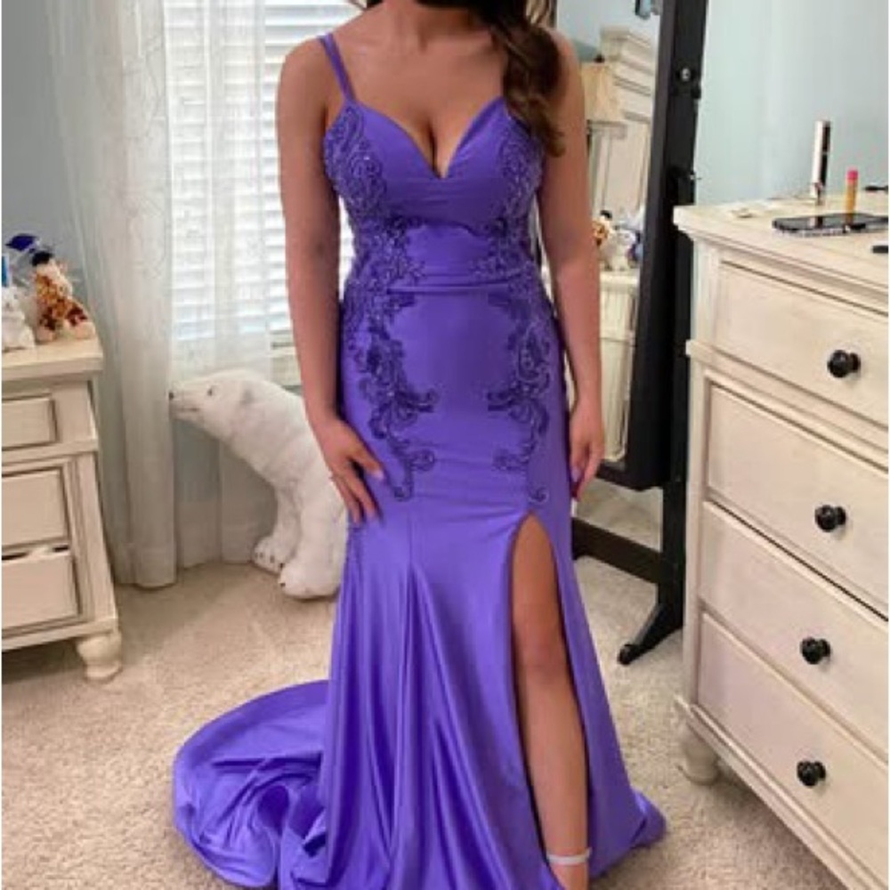 Elegant Purple Spaghetti-Strap Prom Gown with Embroidered Detail